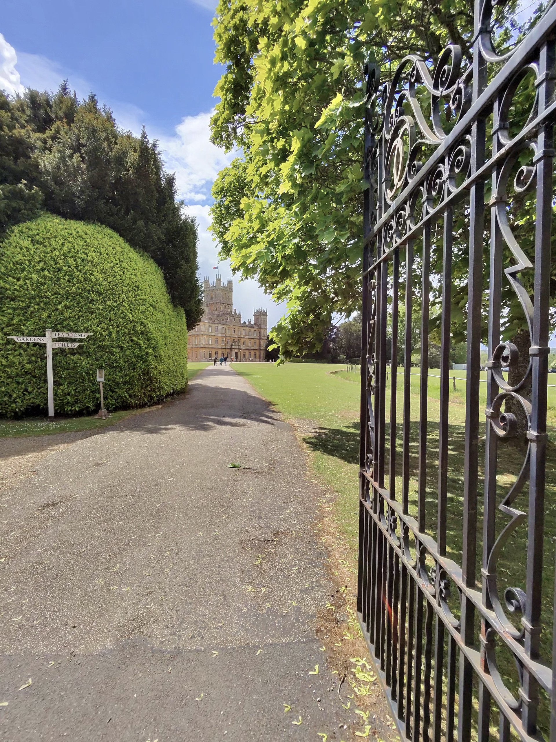 Highclere Castle, Downton Abbey, Entry gate England, United Kingdom